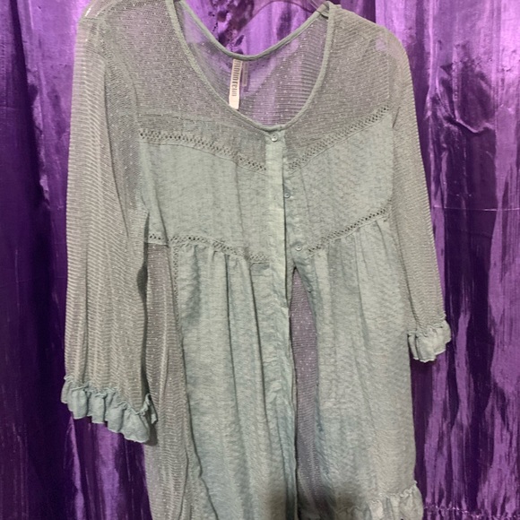 A light and airy blouse - Picture 2 of 4